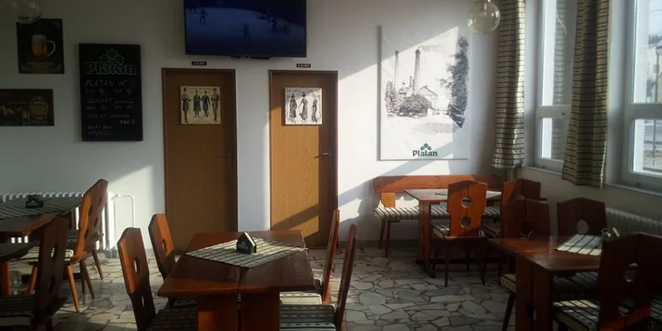 V restauraci je volné Wi-Fi připojení, televize či šipkový automat, takže se i zabavíte.