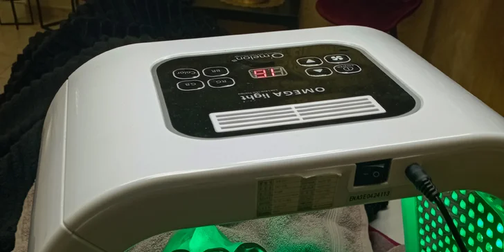 Součástí je také terapie PDT fotonovou lampou.