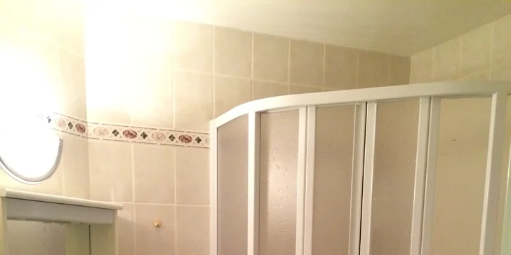 Koupelna v pokojích I. kategorie.
