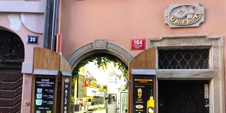 Podnik najdete v Karlově ulici v centru Prahy. 