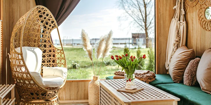 Glamping u jezera Jamno a u Baltu: bez jídla či se snídaní, spousta aktivit i domky s vlastním wellness