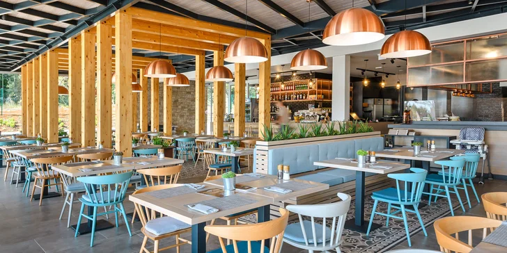 Nechybí ani restaurace, kam můžete zajít na istrijské speciality, víno nebo pivo. 