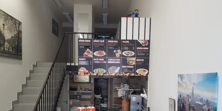 Bistro najdete jen kousek od stanice metra Křižíkova.