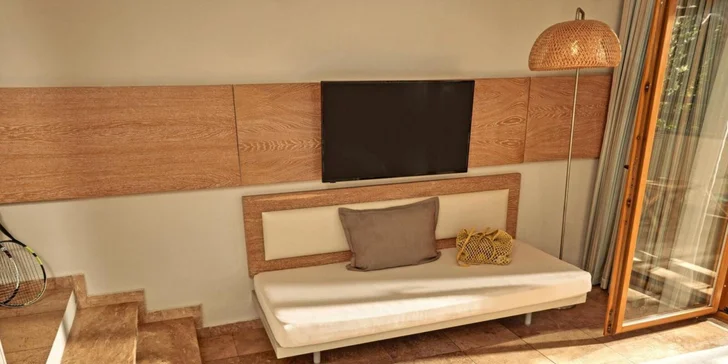 Samozřejmostí je minibar, který máte v ceně ubytování, a bezplatné Wi‑Fi připojení. 
