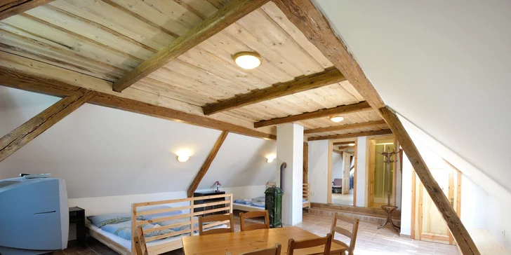 Malé děti do 2,9 let musí spát v dětské postýlce, ale tu vám za poplatek v hotelu rádi půjčí (rezervace je nutná).