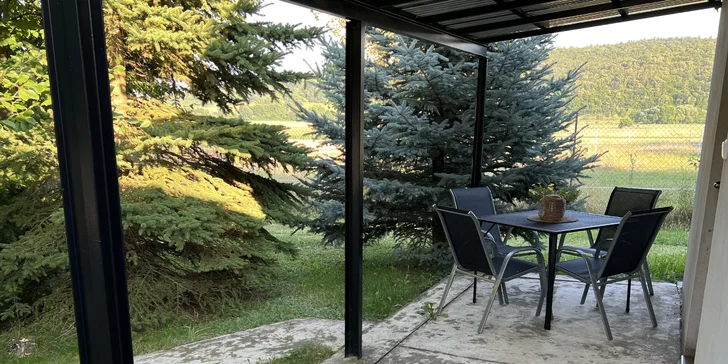 Vonku budete mať terasu s posedením.