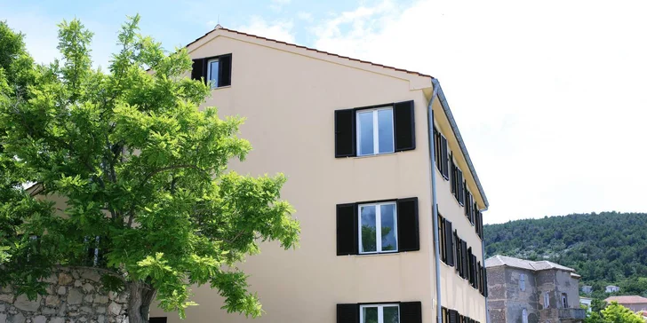 Hned pod okny vám bude šplouchat moře – takové usínání vám může kdekdo jen závidět!