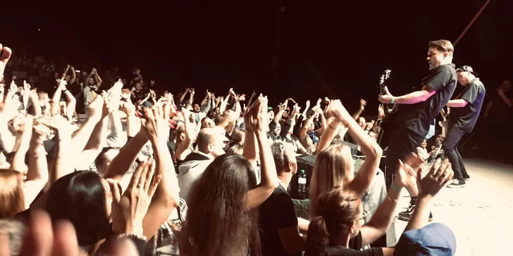 Na parkovisku pri Dome Techniky v Žiliny to rozbalí dnes už legendárna pop punková kapela Iné Kafe, ktorej hity znejú naprieč niekoľkými generáciami fanúšikov. 
