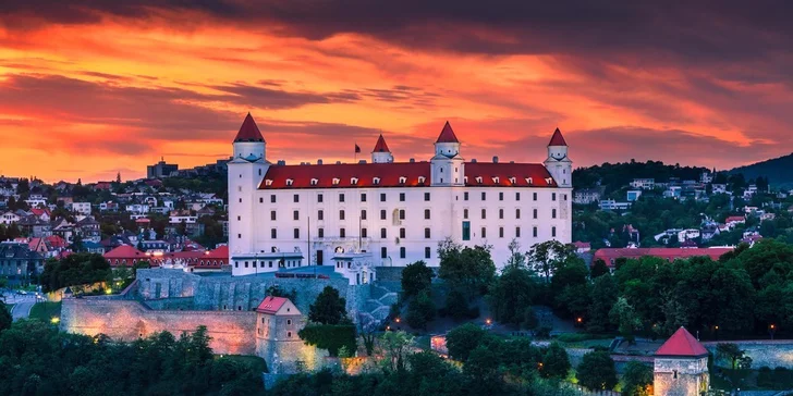 Novootvorený, zrekonštruovaný hotel situovaný v časti Bratislava – Ružinov je vzdialený 6 km od historického centra s jednoduchým prístupom k turistickým atrakciám a nákupným strediskám.