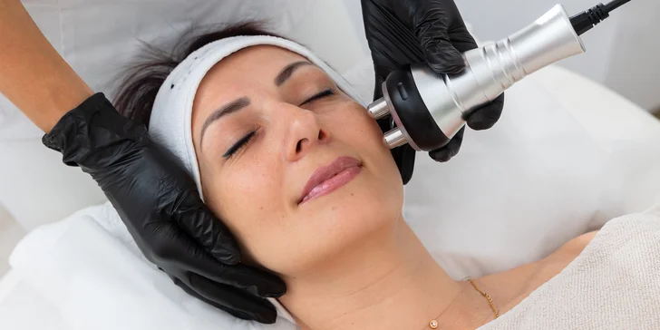 Mezoterapia tváre s dermapenom, liftingové ošetrenie s rádiofrekvenciou alebo PRX-T33