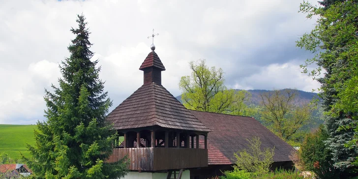 Krásná příroda a původní lidová architektura – to je kombinace, při které jihne srdce turistovo.
