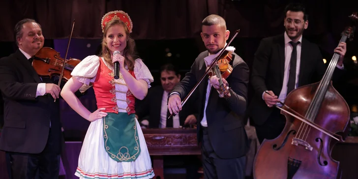 Dvouhodinová plavba nabídne i folklorní vystoupení.