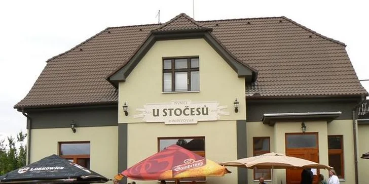 Minipivovar a restaurace U Stočesů je na ulici Sokolská.