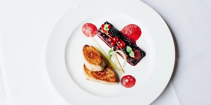V elegantní hotelové restauraci si každý den pochutnáte na snídani a večeři. 
