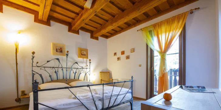Všechny apartmány jsou vybaveny samostatnou ložnicí a obývákem s velkou rozkládací pohovkou.