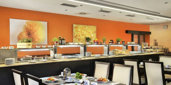 Každé ráno se posilníte bufetovou snídaní a večer si vychutnáte servírovanou tříchodovou večeři, kterou si vyberete z menu.