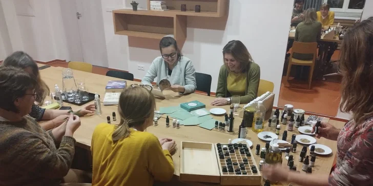 Kromě parfému si vyrobíte také kapesní inhalační tyčinku nebo koupelovou sůl.
