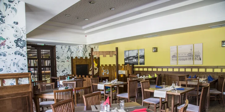 Restaurace má parádní výhled do krajiny.