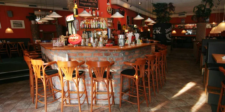 Po jídle nikam nespěchejte – v Blues Rock Café se pravidelně konají hudební či gurmánské večírky. 