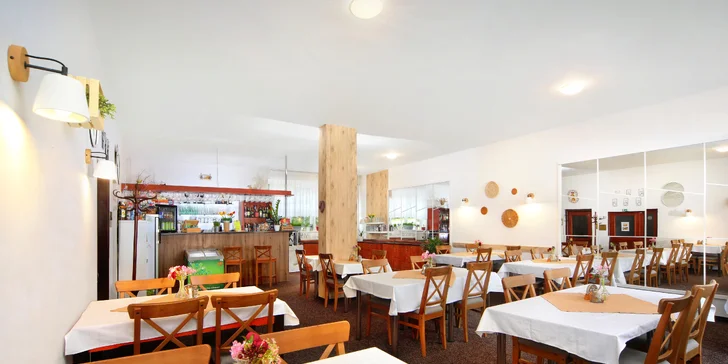Snídani a v případě polopenze také večeři si vychutnáte v nových prostorách restaurace.