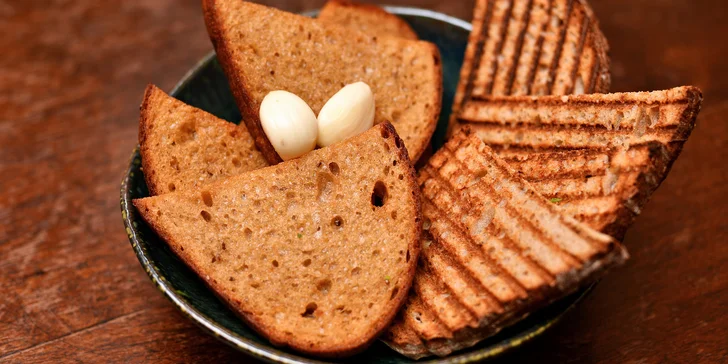 Dostanete i neomezené množství topinek.