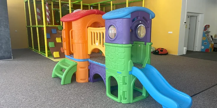 V záplavě hraček a pomůcek budou vaše děti nadšené a vy si v tamější kavárně zatím vychutnáte svou kávu.