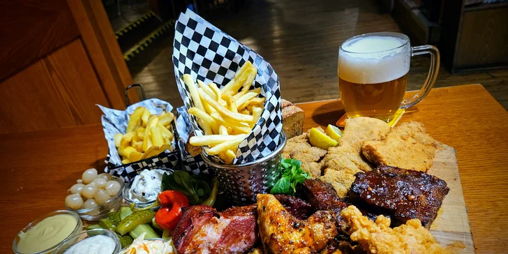 Na své si přijdou milovníci klasiky i pivní experimentátoři – v nabídce nechybí IPA, Ale, APA či NEIPA, zkrátka pivní ráj.