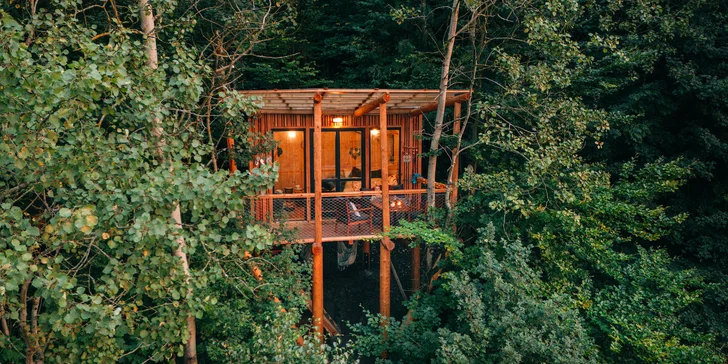 Vybavený treehouse na úpätí Krušných hôr: romantický balíček aj dobroty k ohňu