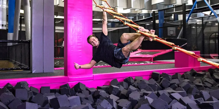 Skvělá zábava: 1 hodina na trampolínách a nafukovacích atrakcích v JumpParku Zličín
