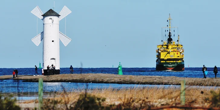 Na procházku vyrazte třeba ke 3 km vzdálenému větrnému mlýnu.