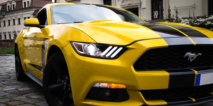 Projeďte se ve Fordu Mustang V6 3.7L 2016.