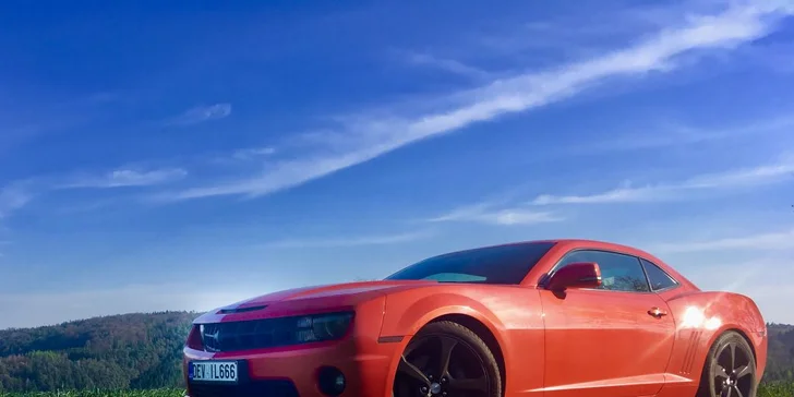 Camaro je vybavené automatickou převodovkou a jde o pátou generaci legendárního auta.