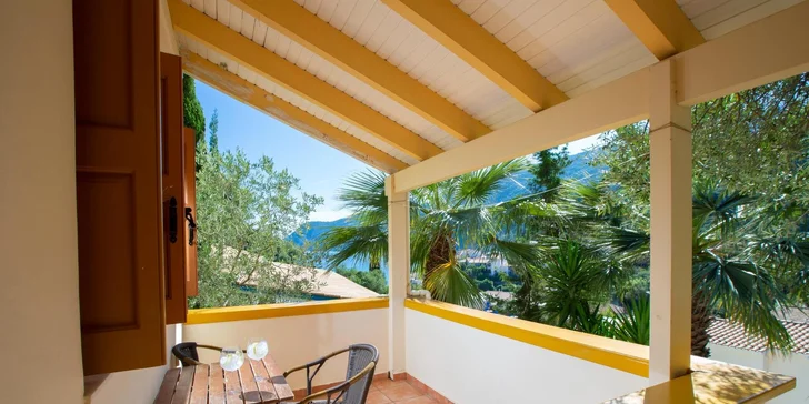 Soukromý balkon se stává ideálním místem pro tiché rozjímání.