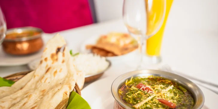 Na své si tu přijdou i vegetariáni, v nabídce jsou speciality z luštěnin a zeleniny i domácího sýra paneer. 