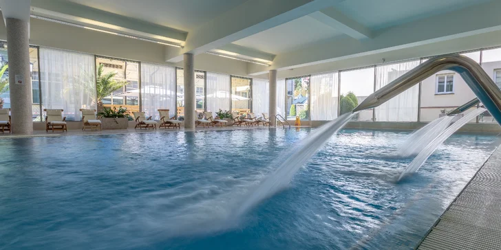 Ve wellness je plavecký bazén, sauny, vířivka i Kneippův chodník. 