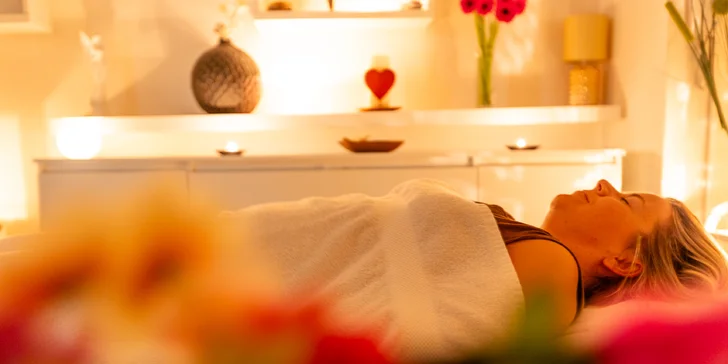 V nabídce salonu najdete také anti-age zábal pro ženy v přechodu, které chtějí udržet svou pokožku pevnou a svěží i po menopauze.