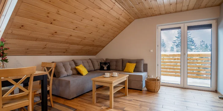 Každý apartmán má balkon či terasu.