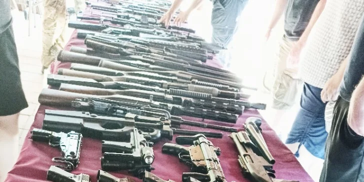 Střílet budete z pistolí, revolverů, pušek i brokovnic. 