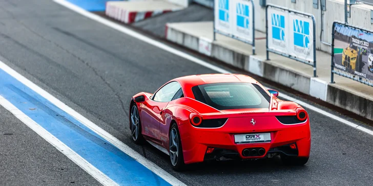FERRARI 458 ITALIA
