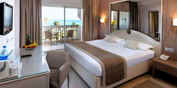 Luxusní tuniský hotel Tour Khalef***** ležící hned u nádherné pláže vám poskytne to nejlepší zázemí. 