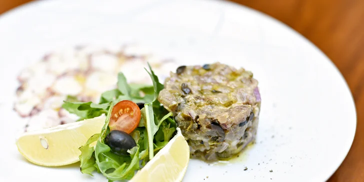 Carpaccio z chobotnice a tatarák z tuňáka 