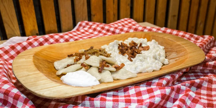Keď sa stretnú zemiaky, slaninka a bryndza, vznikne vesmírna harmónia chutí!