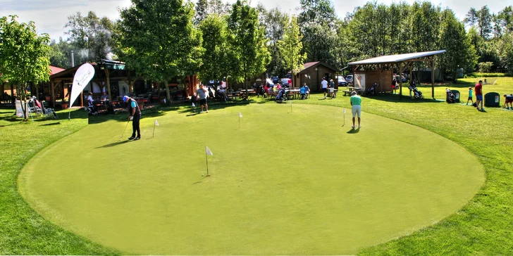 V blízkém okolí se nachází vyhlášené golfové hřiště Golf resort Lázně Bohdaneč.
