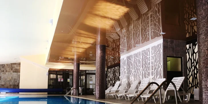 V hotelu můžete využít spa centrum s bazénem a saunou.