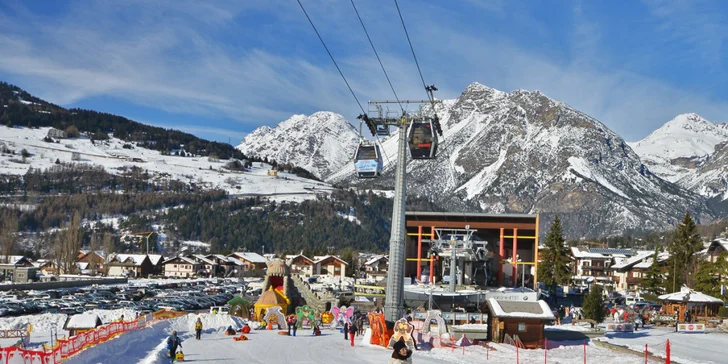 Adrenalinové nadšence potěší snowpark. 
