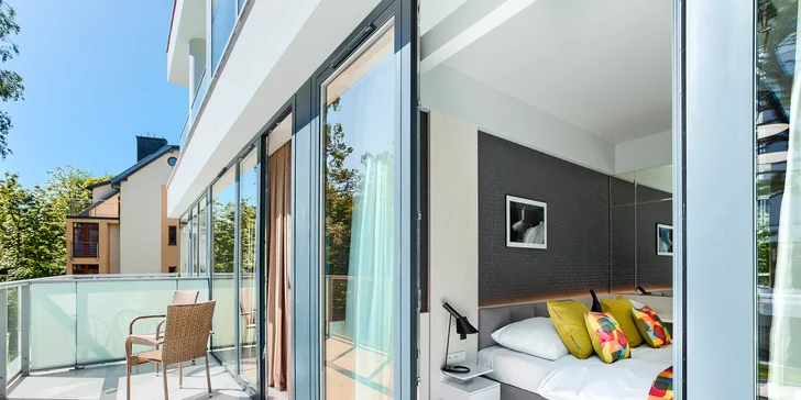 Pokoje mají terasu nebo balkon.