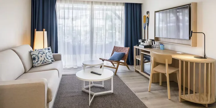 K dispozici budete mít chladničku, TV, trezor a telefon. Wi‑Fi připojení je zdarma v celém hotelu. 