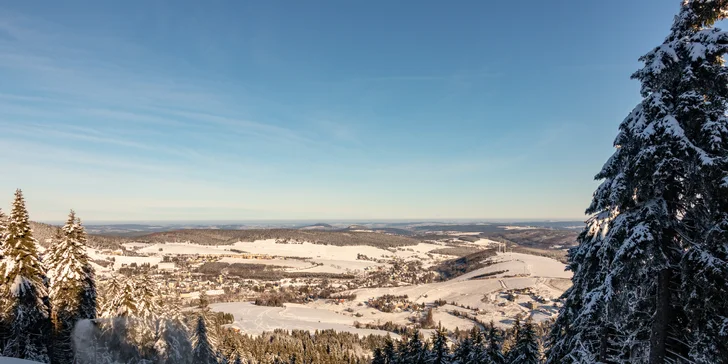 Nejbližší sjezdovky jsou necelé 2km daleko. Klínovec je pak 5km od penzionu. 
