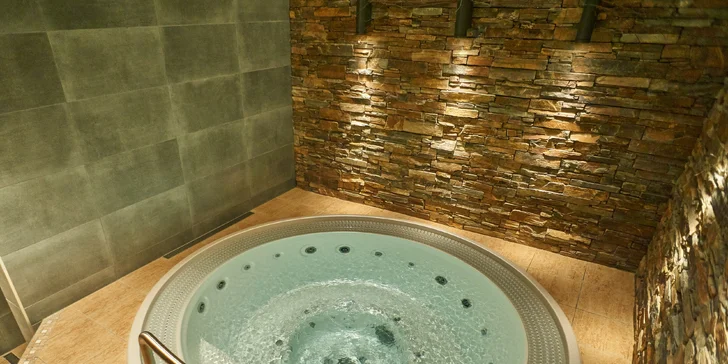 Čeká tu na vás sauna i vířivka. 