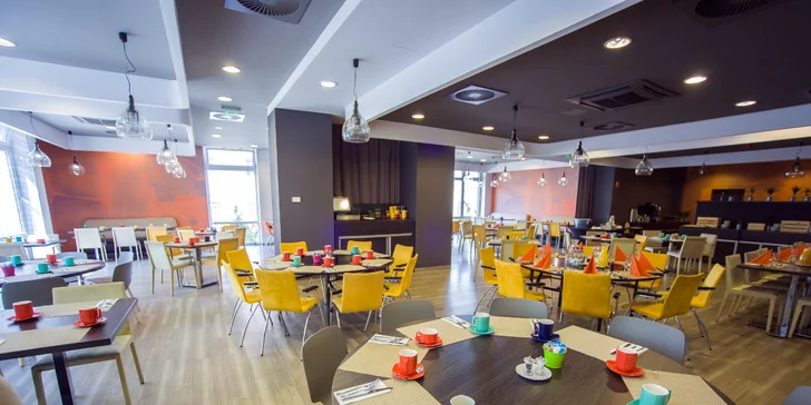 V restauraci si můžete vybrat z jídel maďarské i mezinárodní kuchyně.